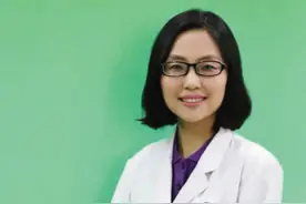 得了“脚气”积极治疗 患者不要与家人共用拖鞋图片