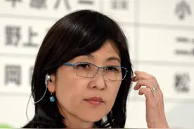 新闻分析：日本女防长下台难挽安倍政权颓势图片