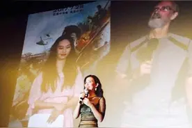 《战狼2》美国首映 吴京卢靖姗上海连线惊喜落泪图片