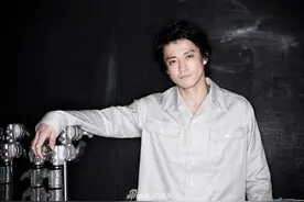 小栗旬颜好任性 穿“工装”拍大片不减帅气图片