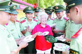 兵妈妈19年为子弟兵缝制1200双鞋垫！图片