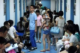 18岁男孩身高“定格”在1米47，父母悔不当初！孩子有这些症状，家长一定要注意了！图片