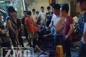 郑州一饭店老板娘、食客互扇耳光，厨子掂刀助阵！图片