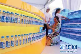 易捷·卓玛泉：一瓶水背后的产业故事图片