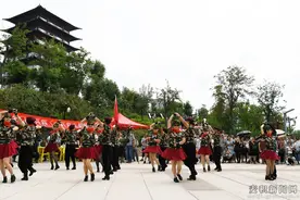 北京水兵舞编研组水兵舞全国公益行走进麦积图片