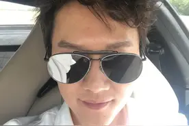 冯绍峰沙漠开车吹出新发型 迷之凌乱仍帅酷有型图片