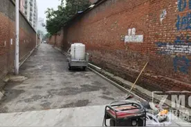 27年来历经繁华与落寞 郑州西郊最长胡同开修图片