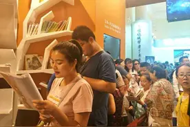 书展还剩两天！快带孩子去童书屋体验录音，寄一张“声音明信片”，留下最好听的纪念！图片