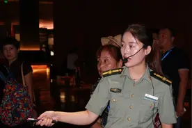 90后女孩的讲解 让游客泪流满面图片