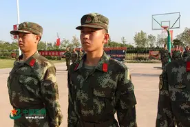 我们这两年，橄榄绿里的时光穿越图片