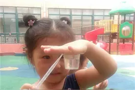 万杰朝阳学校幼教部：与水宝宝做游戏图片
