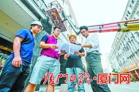 坚守岗位背后的故事：行走查漏补缺用心装扮城市图片