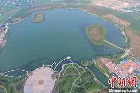 航拍江苏如皋龙游湖美如画  “取土坑”蝶变美丽风景图片