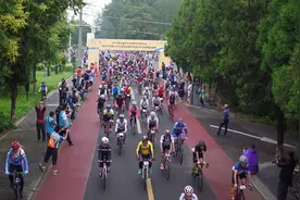 环洪泽湖300公里骑行赛在淮安洪泽开赛图片