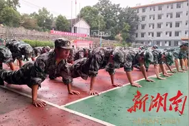 武冈270名预定新兵役前训练体验军营生活图片