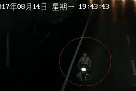 男子骑无牌摩托车拉客，女子从车上摔下骨折男子弃车逃跑图片