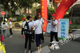 重庆市实验中学超有爱！新生入学有“迷茫” 学长学姐志愿来帮忙图片
