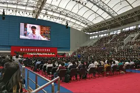 复旦校长寄语新生：大学获自主权利，但自信自主自律是一体的图片