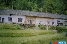 修理枪支生产手榴弹 深山里的流动“兵工厂”图片