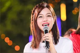 《我们来了2》陈妍希抓鱼被偷袭 牵手吴秀波唱情歌图片