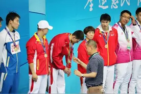 安阳游泳健儿候钰杰全运会赛场 “泳”往直前捷报频传图片