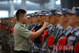 新兵入伍！首批250名北京新兵今日乘高铁赴军营图片