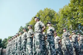 视频丨迷彩的青春记忆：那些年我们一起求雨的日子图片