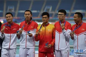 高清全运会男子4×400米接力颁奖仪式图片