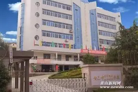 中华职校“变身”屯溪三中图片