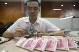 聚焦｜人民币对美元升破6.5 去年年底换的美元现在亏多少？出境游、留学是否要尽早购汇？图片