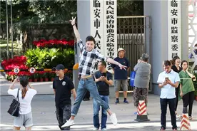 重磅！临安区今日挂牌，杭州今成“十区之城”！市区面积猛增六成，杭州秒变江浙沪市区陆域面积最大的城市！图片