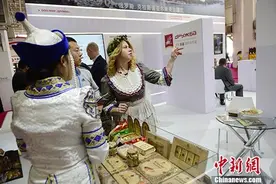 中蒙博览会展销各国展品图片