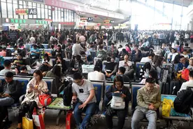 人人人人人人人人，武汉三大火车站爆满！图片