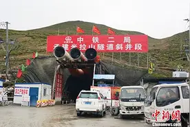 探访米拉山隧道施工：海拔4700多米 两年换三批工人图片