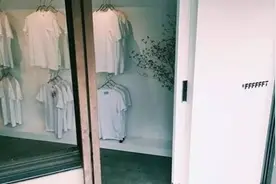 两家纯白的服装店，穿得简单却有设计感全靠它了图片
