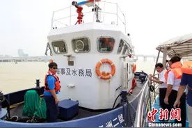珠海澳门联合举办客船海上搜救演练图片