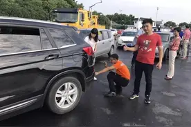 护航“黄金周”——那些节庆里的保险“侠”图片