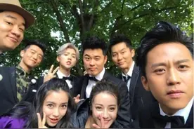 邓超晒跑男团昔日合照 一句诗感慨想念兄弟们图片