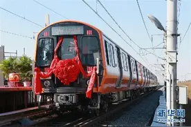 “中国制造”波士顿地铁在长春下线 我国轨道交通装备将首次出口美国图片