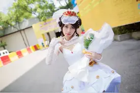 王者荣耀小乔纯白花嫁COS，简直美翻了图片
