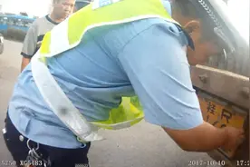 货车后车尾门没关引来交警注意，最后还被扣了12分，这是怎么了？图片