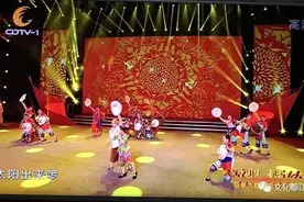 我市群文节目《太阳出来喜洋洋》参加 成都市“共筑中国梦喜迎十九大”群众文艺汇演图片