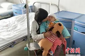 九个月弟弟患上血管瘤 11岁姐姐像妈妈般陪伴图片