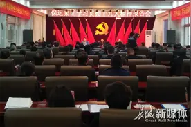 十九大代表郭娜：把十九大精神传递给五湖四海的旅客图片