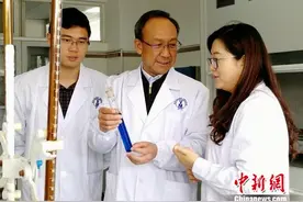 昆明理工大学教授杨斌获何梁何利基金大奖图片