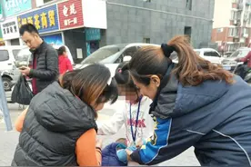 小女孩迷失上学路 通州公交人帮其找到母亲图片
