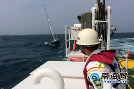 帆船遭遇大风浪3人遇险 “南海救203”轮驰骋10小时成功救险图片