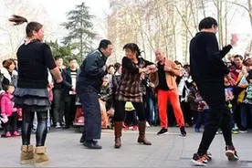 “尬舞”在尴尬中退潮，你怎么看？图片