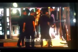 防弹Jimin飞澳门送急诊 头歪一边靠人搀扶走路图片