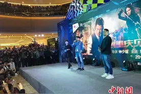 《密战》重庆路演 郭富城用重庆话“套近乎”图片